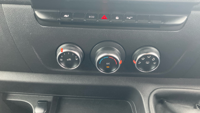 Renault Master Mwb Diesel Fwd MM35dCi 135 Business+ Medium Roof Van